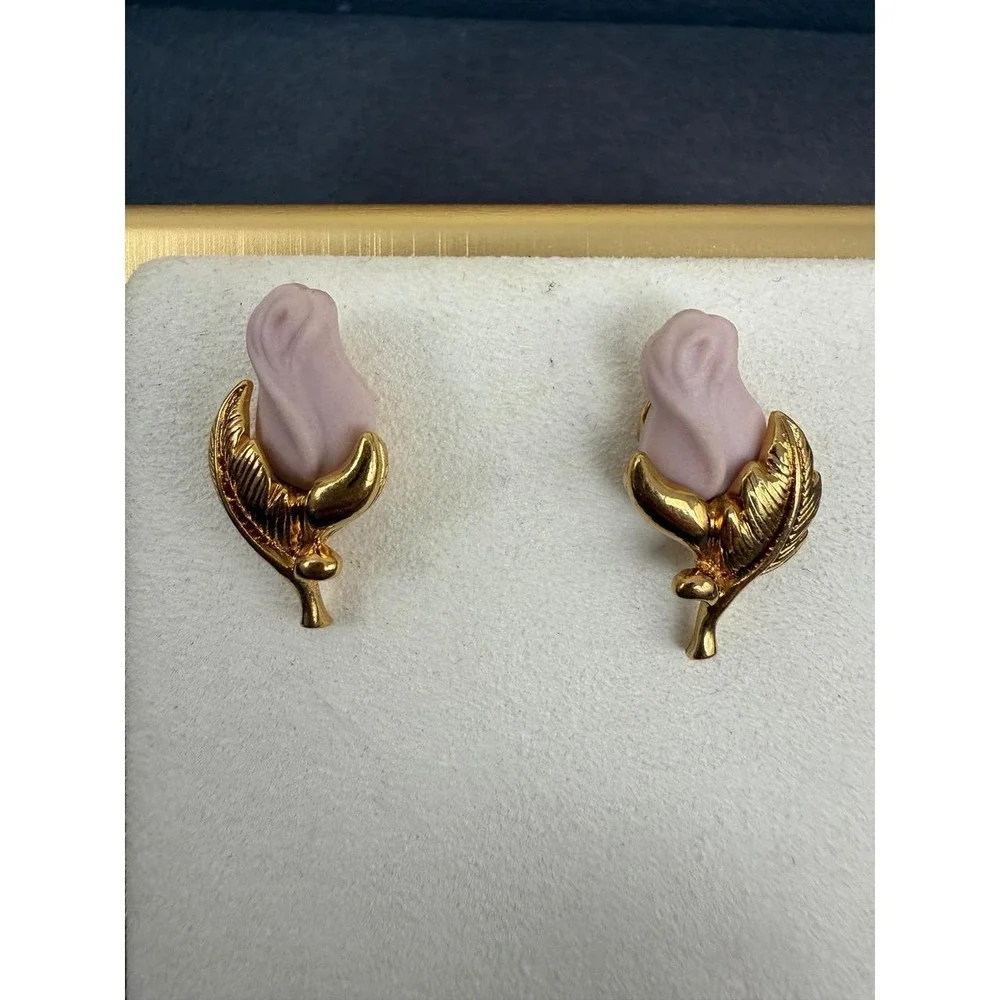 Avon Gold Tone Earrings Pink Rosebud Floral Leaf Studs Vintage Design